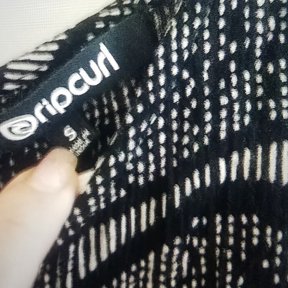 RIP Curl lightweight wrap kimono romper - Picture 4 of 10